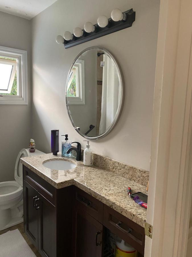 Clearbrooke Gem- Bright Private Bedroom Close To Yyz 多伦多 外观 照片