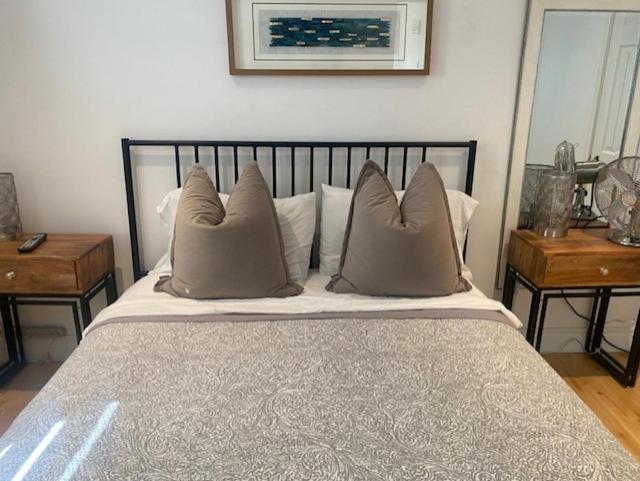 Clearbrooke Gem- Bright Private Bedroom Close To Yyz 多伦多 外观 照片
