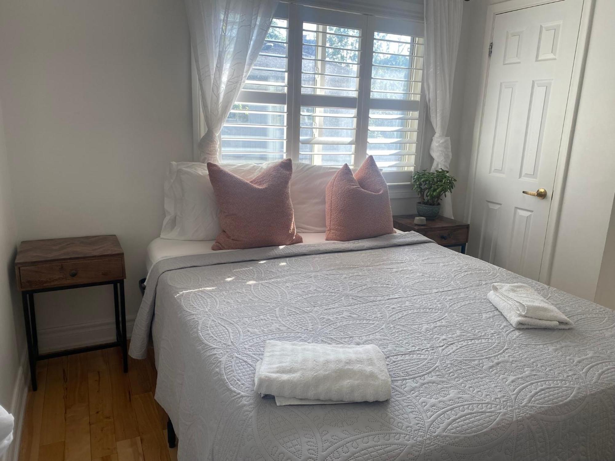 Clearbrooke Gem- Bright Private Bedroom Close To Yyz 多伦多 外观 照片